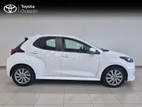 Usado Toyota Yaris Hybrid Active 116 CV (85 kW) 2023 Blanco Berlina