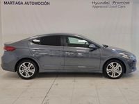Usado Hyundai Elantra Style 136 CV (100 kW) 2017 Gris / plata Berlina
