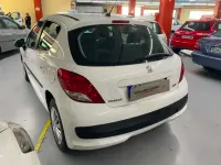 Usado Peugeot 207 90 CV (66 kW) 2010 Blanco Berlina