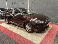 Usado Kia Rio 77 CV (56 kW) 2017 Marrón Berlina