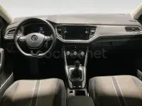 Usado VW T-Roc Advance 110 CV (80 kW) 2022 Gris / plata SUV