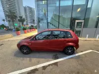 Usado Ford Fiesta Trend 96 CV (70 kW) 2008 Rojo Utilitario