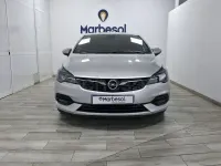 Usado Opel Astra Selective 105 CV (77 kW) 2020 Gris / plata Berlina