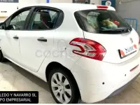 Usado Peugeot 208 Access 68 CV (50 kW) 2014 Blanco Utilitario