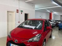 Usado Toyota Yaris Active 70 CV (51 kW) 2018 Rojo Berlina