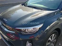 Usado Kia Stonic 84 CV (61 kW) 2022 Gris / plata SUV