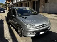 Usado Peugeot 206 Quiksilver 90 CV (66 kW) 2004 Gris / plata Berlina