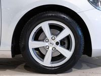 Usado Volvo V40 Kinetic 120 CV (88 kW) 2017 Plateado Utilitario