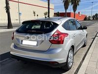 Usado Ford Focus Trend 115 CV (84 kW) 2013 Gris / plata Berlina