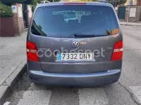 Usado VW Touran Advance 100 CV (73 kW) 2005 Gris / plata Monovolumen