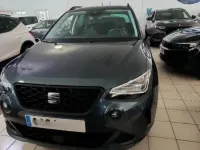 Usado Seat Arona Style 116 CV (85 kW) 2025 Gris magnetic + techo negro midnight SUV