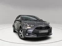 Usado Toyota Yaris Hybrid Active 116 CV (85 kW) 2024 Gris / plata Berlina