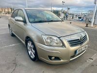 Usado Toyota Avensis Executive 126 CV (92 kW) 2006 Beige Berlina