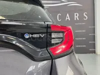 Usado Toyota Yaris Hybrid Active 116 CV (85 kW) 2024 Gris / plata Berlina