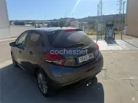 Usado Peugeot 208 75 CV (55 kW) 2017 Gris / plata Utilitario