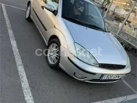 Usado Ford Focus Trend 100 CV (73 kW) 2002 Gris / plata Berlina