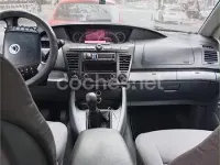 Usado SsangYong Rodius 165 CV (121 kW) 2007 Gris / plata Monovolumen