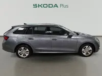 Usado Skoda Octavia Ambition 115 CV (84 kW) 2023 Gris / plata Familiar