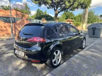 Usado Seat Leon Reference 140 CV (102 kW) 2006 Negro Utilitario