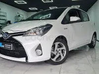 Usado Toyota Yaris Hybrid Active 100 CV (73 kW) 2020 Blanco Berlina