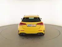 Usado Mercedes A180 AMG line 136 CV (100 kW) 2020 Amarillo Berlina