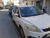 Usado Ford Focus Trend 109 CV (80 kW) 2010 Blanco Berlina