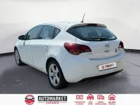 Usado Opel Astra Cosmo 140 CV (102 kW) 2011 Blanco Berlina