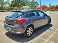 Usado Opel Astra Selective 110 CV (80 kW) 2015 Gris / plata Berlina