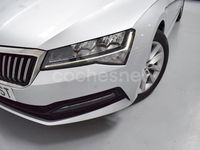 Usado Skoda Superb Ambition 150 CV (110 kW) 2021 Gris / plata Berlina