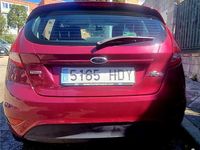 Usado Ford Fiesta Trend 68 CV (50 kW) 2011 Granate Utilitario