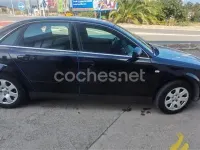 Usado Audi A4 130 CV (95 kW) 2002 Azul Berlina
