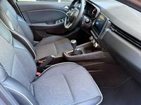 Usado Renault Clio V Intens 90 CV (66 kW) 2021 Gris / plata Berlina
