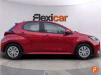 Usado Toyota Yaris Hybrid Active 116 CV (85 kW) 2023 Rojo