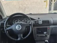 Usado VW Passat Highline 130 CV (95 kW) 2003 Gris / plata Berlina