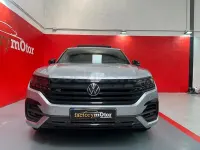 Usado VW Touareg R-line 286 CV (210 kW) 2022 Gris / plata SUV