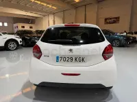 Usado Peugeot 208 Access 82 CV (60 kW) 2017 Blanco Utilitario
