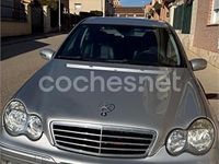Usado Mercedes C220 Elegance 143 CV (105 kW) 2005 Gris / plata Berlina