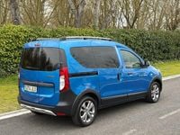 Usado Dacia Dokker Stepway 90 CV (66 kW) 2016 Azul Monovolumen