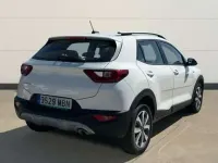 Usado Kia Stonic 84 CV (61 kW) 2022 Blanco SUV