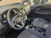 Usado Kia Rio 84 CV (61 kW) 2016 Negro Utilitario