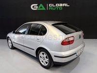 Usado Seat Leon Sport 105 CV (77 kW) 2002 Gris / plata Utilitario