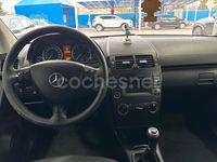 Usado Mercedes A160 82 CV (60 kW) 2010 Beige Monovolumen