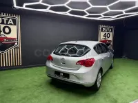 Usado Opel Astra Selective 110 CV (80 kW) 2015 Gris / plata Berlina
