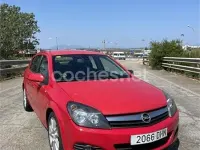 Usado Opel Astra Cosmo 150 CV (110 kW) 2005 Rojo Berlina
