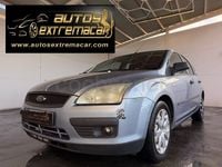 Usado Ford Focus Trend 100 CV (73 kW) 2005 Gris / plata Berlina