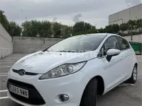 Usado Ford Fiesta 95 CV (69 kW) 2012 Blanco Berlina