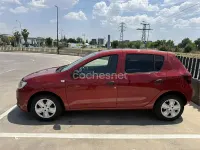Usado Dacia Sandero Ambiance 73 CV (53 kW) 2017 Rojo Berlina