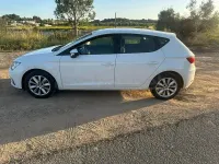 Używany Seat Leon Style 110 KM (80 kW) 2018 Biały Sedan/Limuzyna