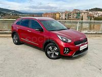 Usado Kia Niro 141 CV (103 kW) 2021 Granate SUV