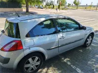 Usado Renault Mégane Dynamique 100 CV (73 kW) 2005 Gris / plata Berlina